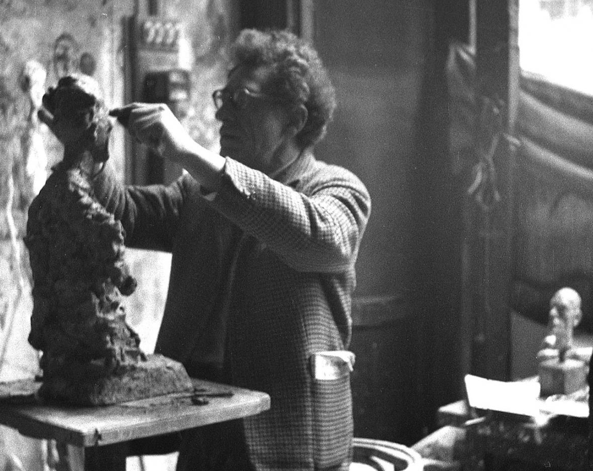 Alberto Giacometti au travail dans son atelier