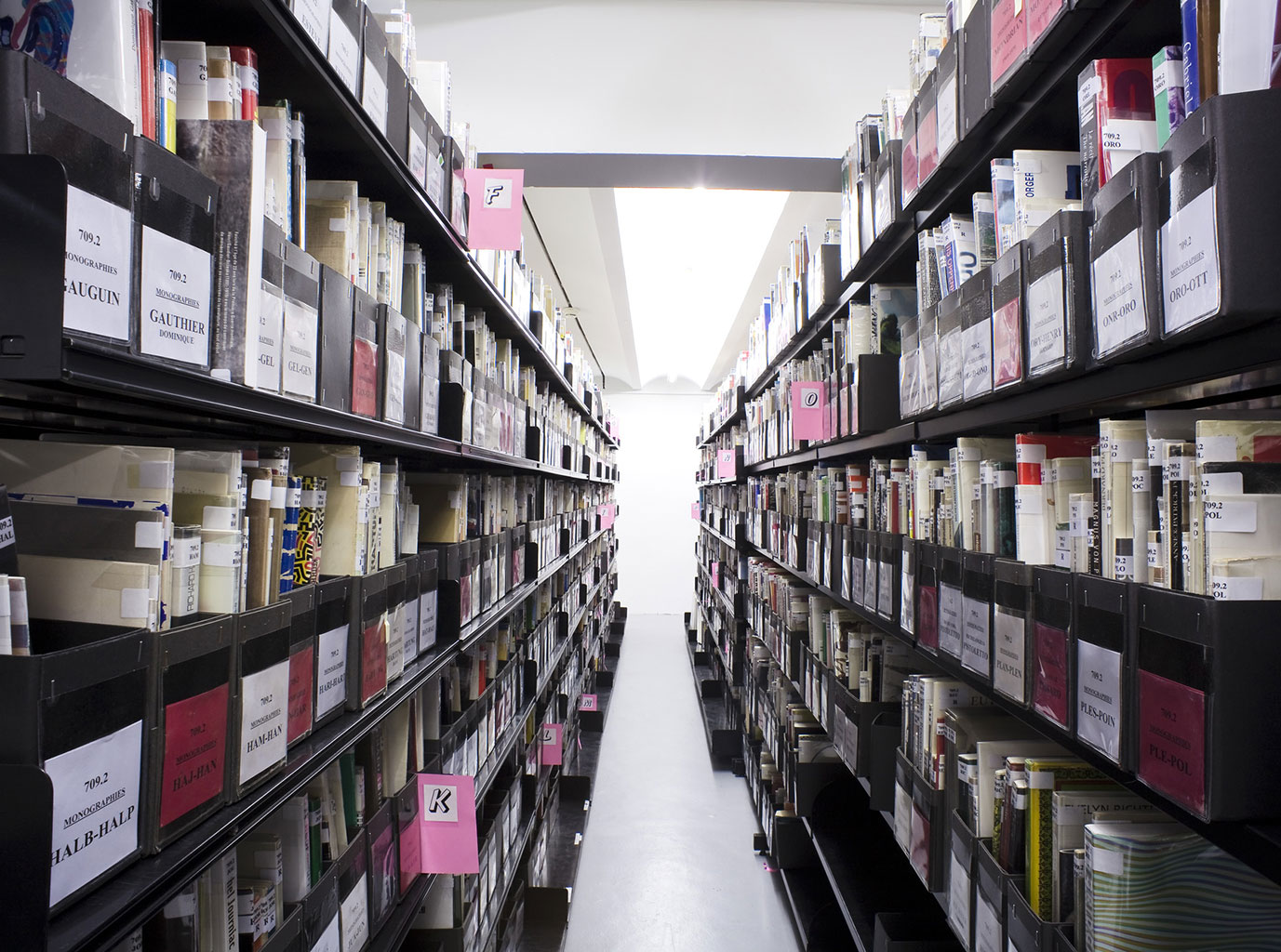 Réserves de la bibliothèque Dominique Bozo du LaM