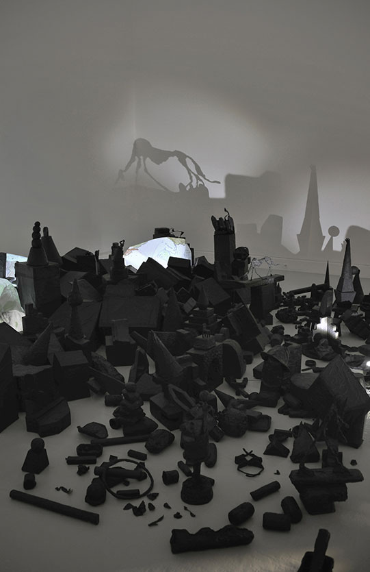 "Sans légende" (2011-2012) d'Annette Messager