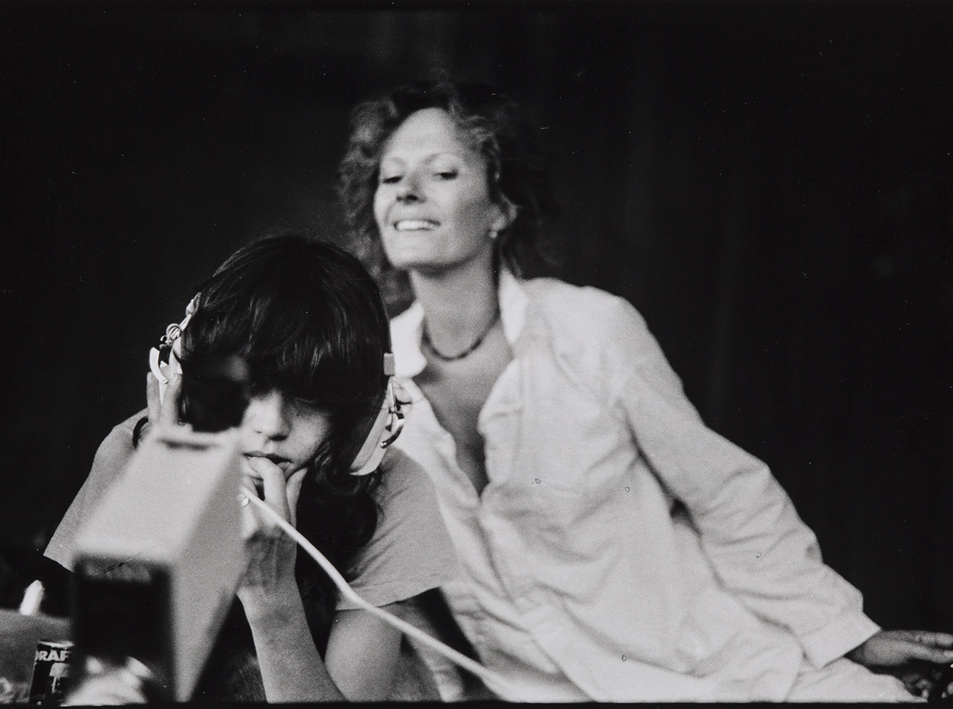 Anonyme, Tournage de Sois belle et tais-toi à Topanga Canyon, 1976. Archives Seyrig