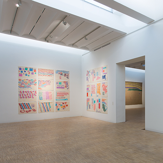 Giorgio Griffa, accrochage d'exposition.