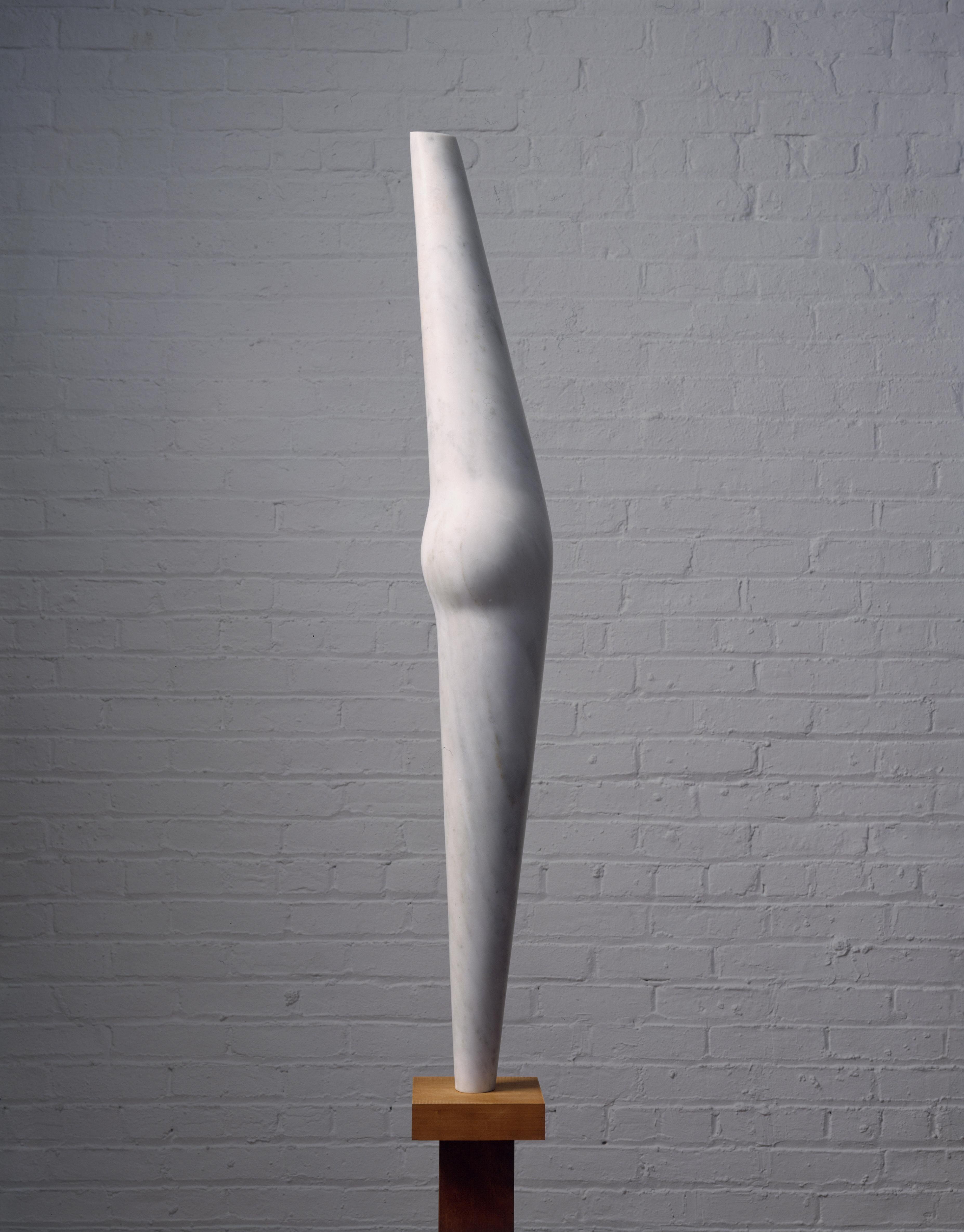 Isamu Noguchi, Pregnant Bird, sculpture.