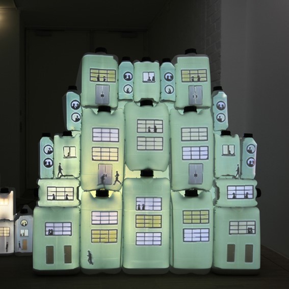 Sculpture en matériaux de récupération.