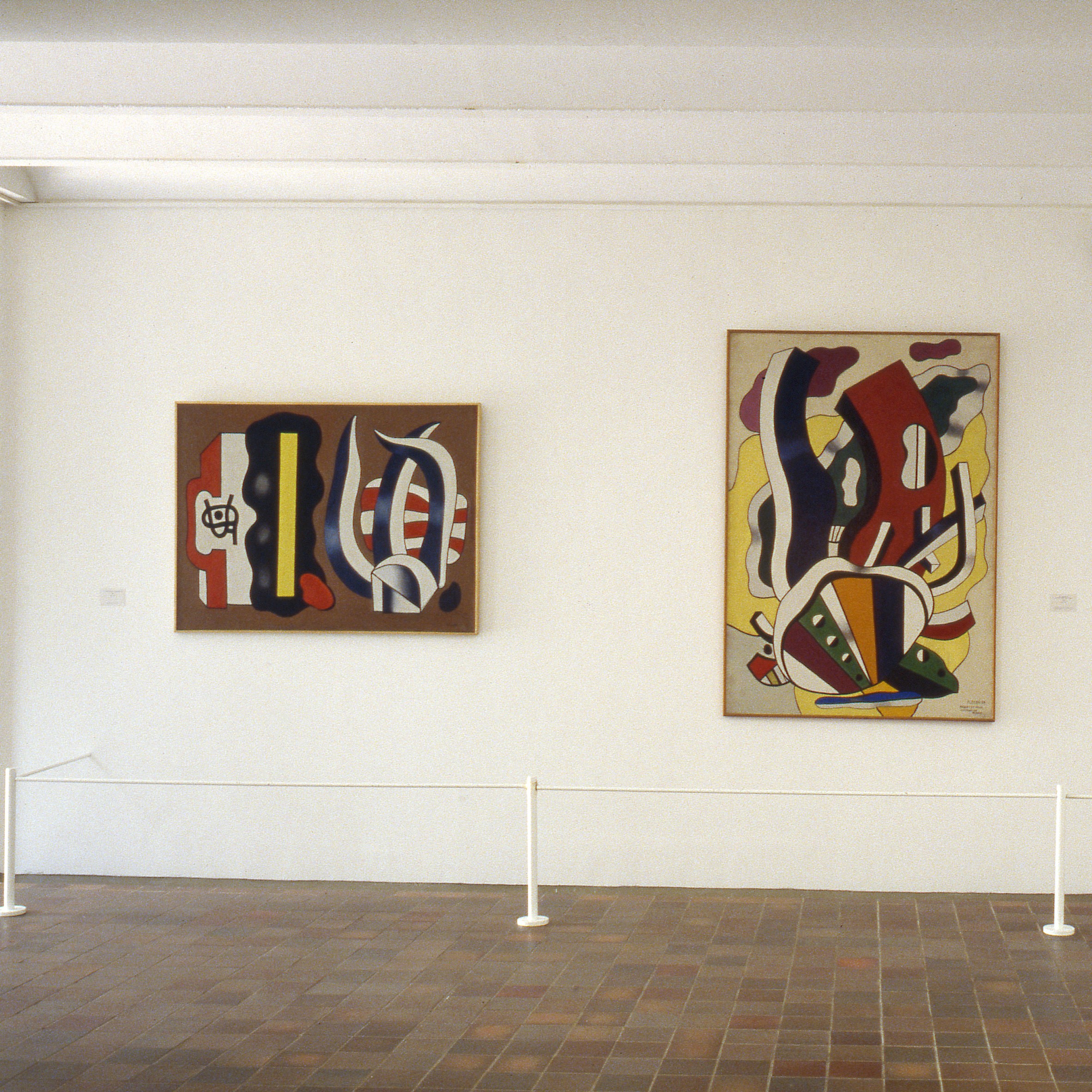 Toiles de Fernand Léger sur un mur du musée.