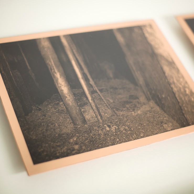 Photographie de Dove Allouche en noir et blanc.