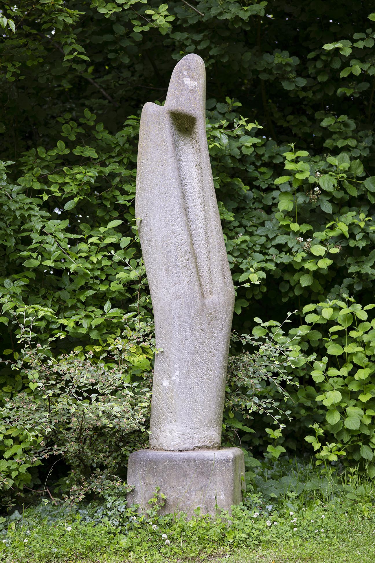 Eugène Dodeigne, Figure debout, vers 1955. Donation Geneviève et Jean Masurel. © Adagp Paris, 2019.