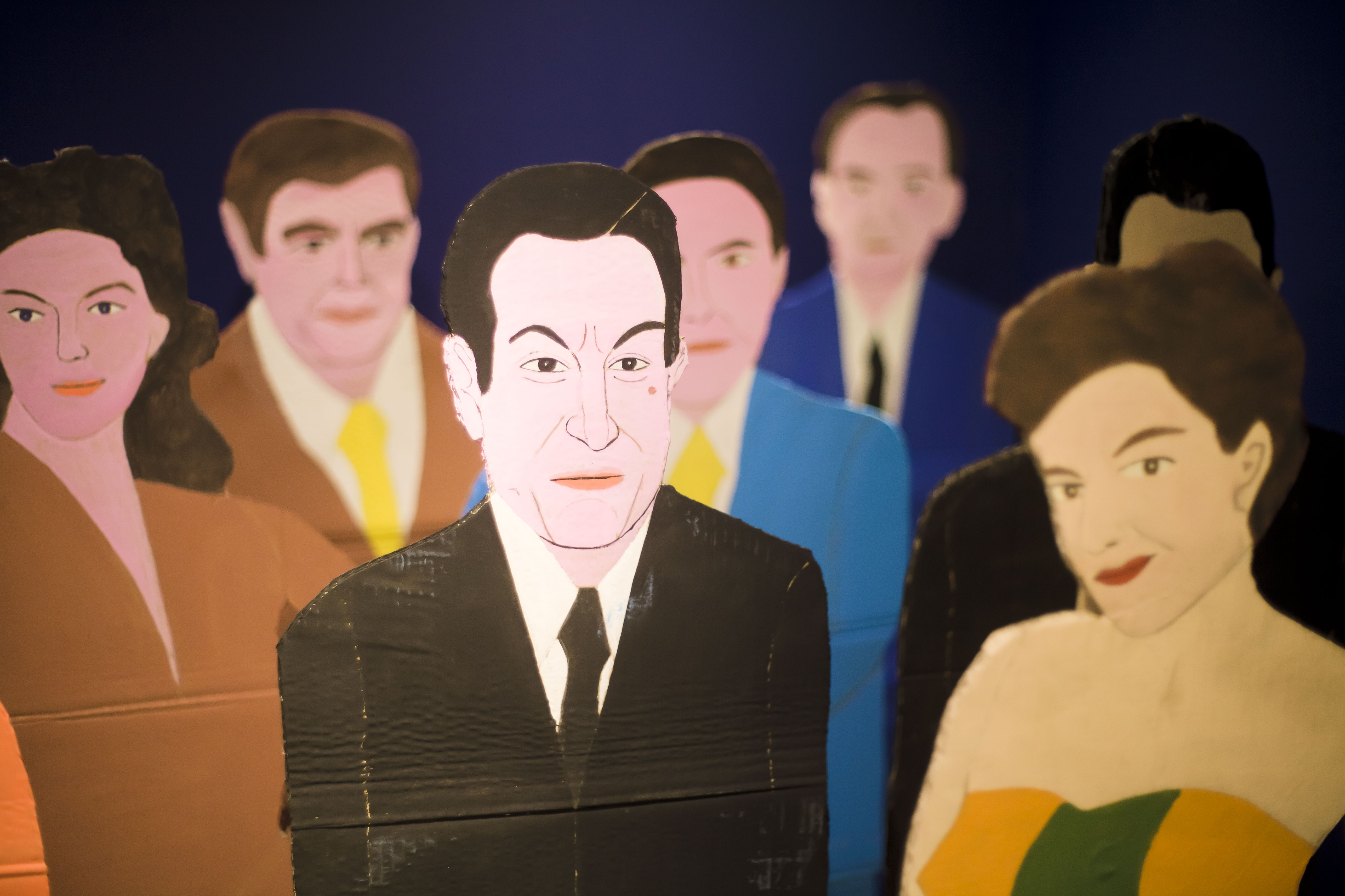 Guy Brunet et Silhouettes d’acteurs et d’actrices du film Les Cathares.