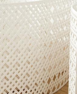 Sculptures blanche en forme d'amandes.