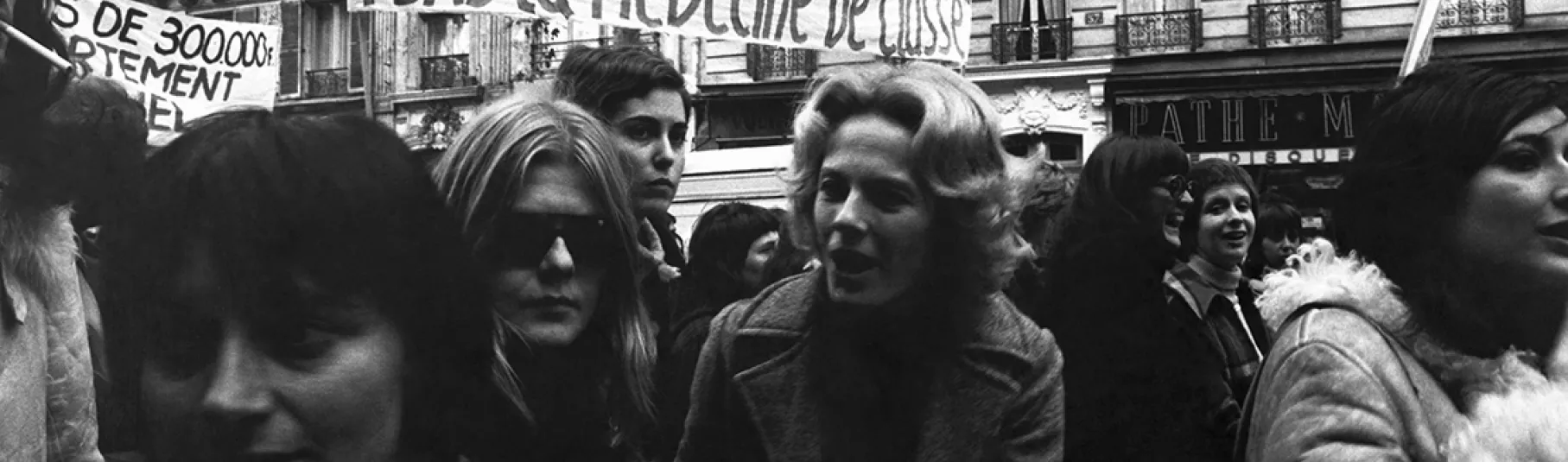 Delphine Seyrig et Agnès Varda lors d’une manifestation féministe