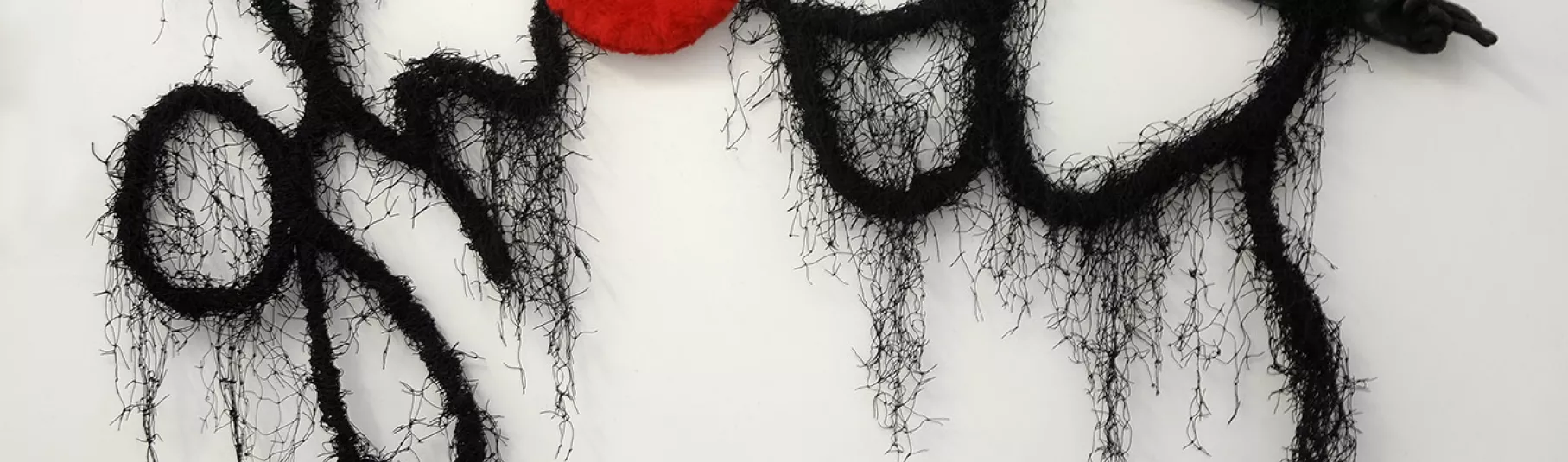 "Ghost" d'Annette Messager, œuvre plastique.