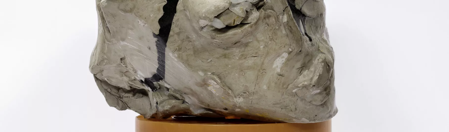 Œuvre de Marisa Merz, sculpture représentant une tête.