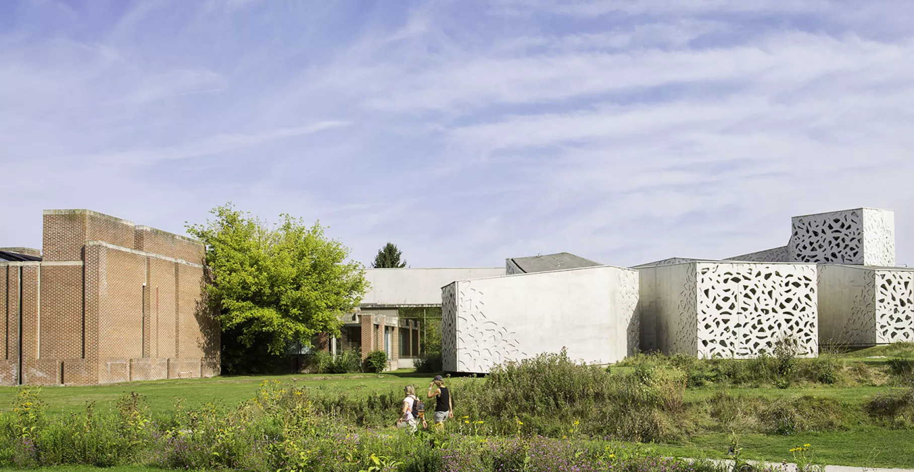 Le musée vu du parc de sculptures