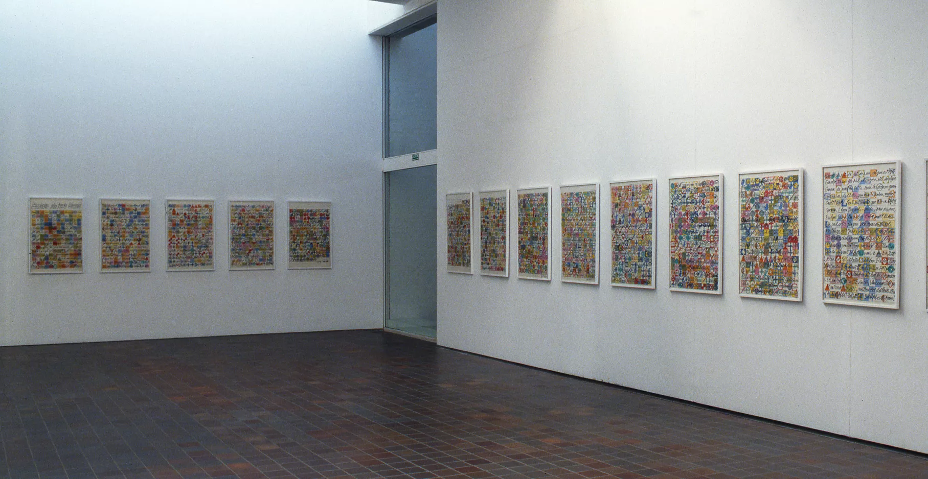Salle d'exposition du musée présentant des toiles de Dufrêne.