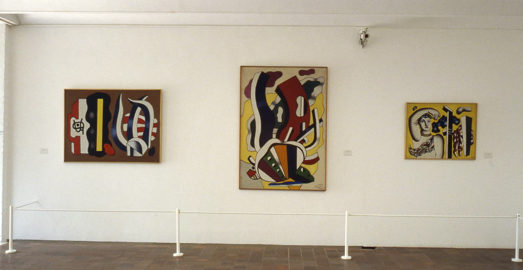 Toiles de Fernand Léger sur un mur du musée.