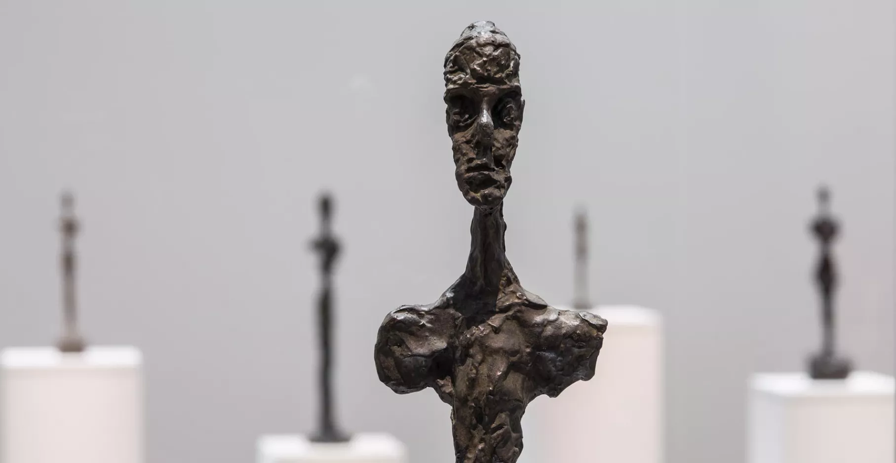 Sculptures en métal de Giacometti.