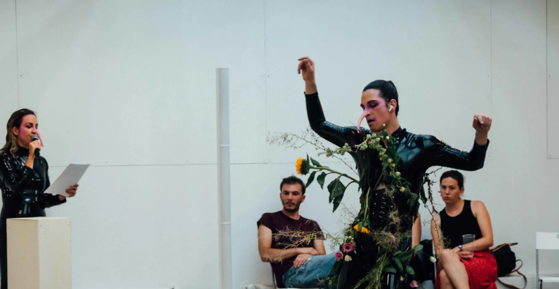 Et l’on partira sous forme de papillons enflammés, Johanna Rocard, Photo : Lila Neutre / Spielact Festival
